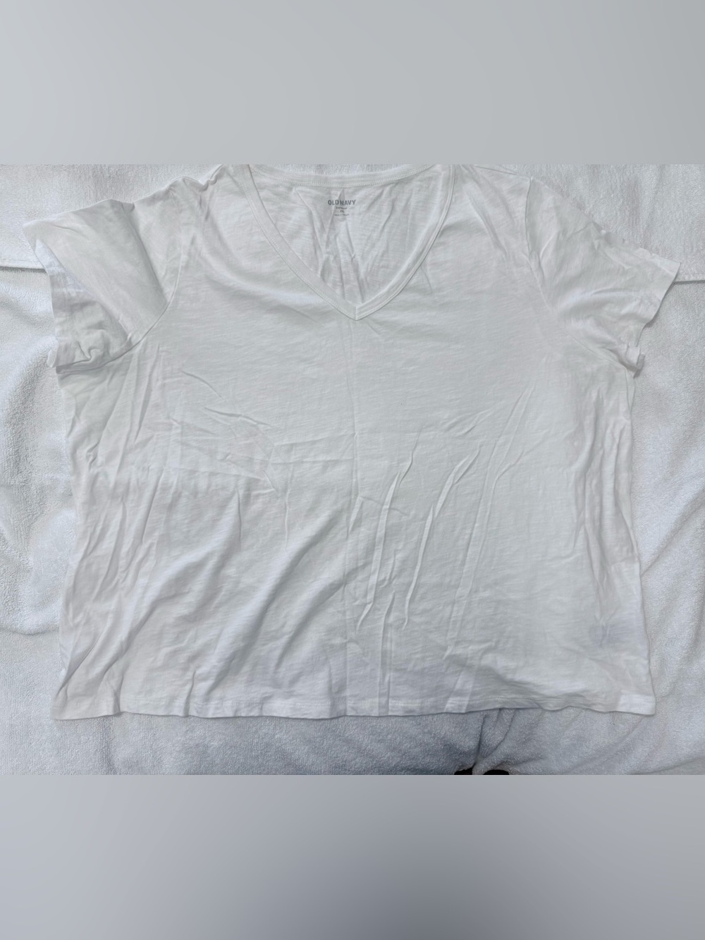 XXL women’s Old Navy White V-Neck Tee